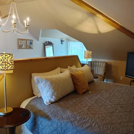 Stonewater Manor B&B-2